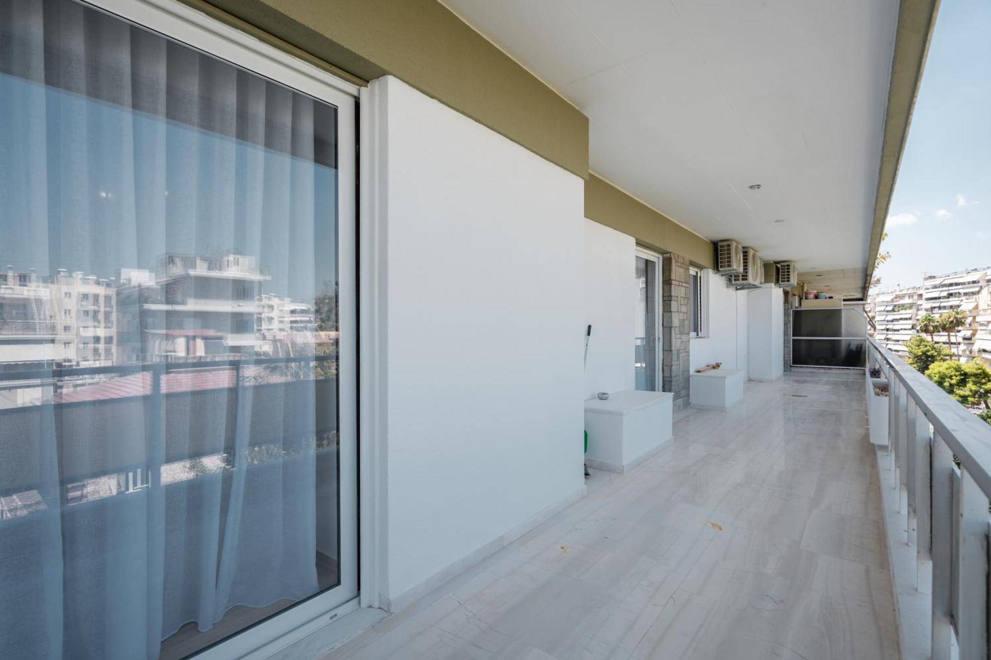Luxury 4 Bedrooms Apartment Near Flisvos Marina Piræus Eksteriør billede